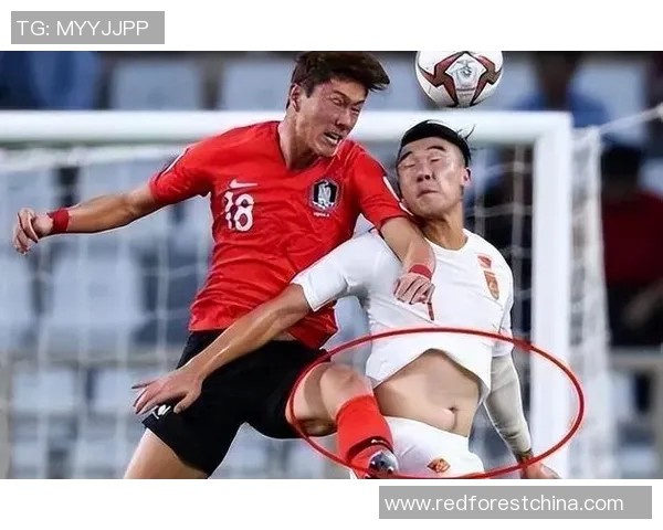 各大足球明星腹肌对比分析展现运动员完美身材与训练成果